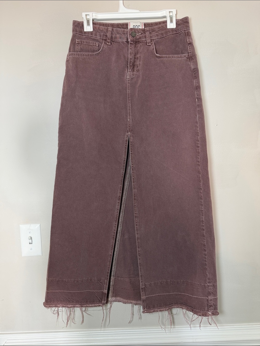 BDG Urban Outfitters Dusty Pink Maxi Denim Skirt w/ Front Slit & Raw Hem. Size M